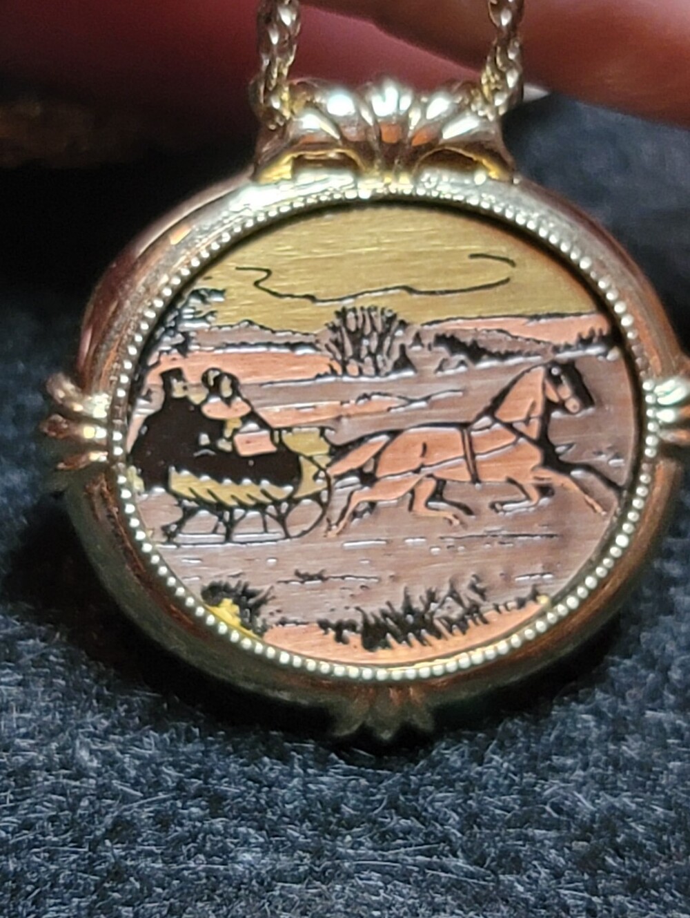 Avon 1982 Country Christmas Vintage Gold Fill Horse & Sleigh Pendant Necklace